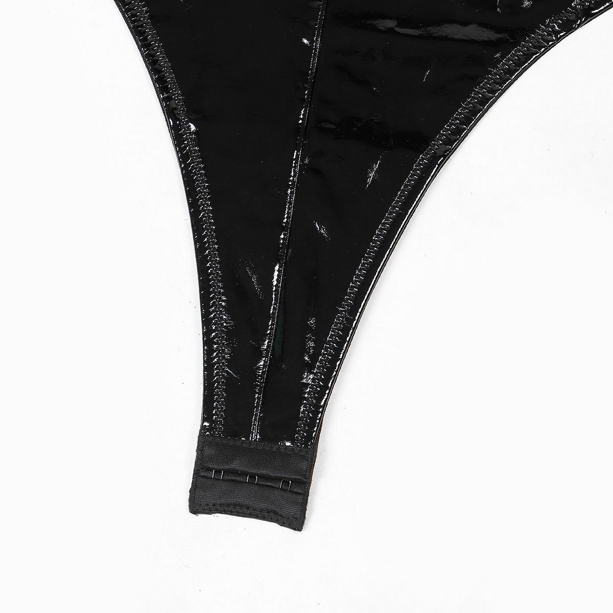 Catena Nera - Lack-Bondage-Bodysuit mit Goldketten